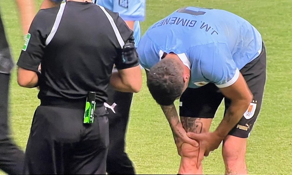 Giménez cae lesionado con Uruguay