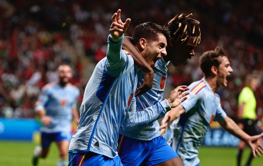 Morata celebra un gol con España / Foto: @Sefutbol